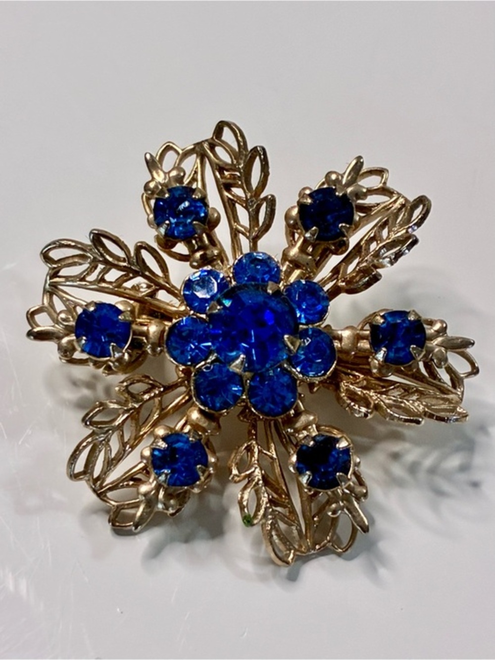 Retro VTG Gold-Tone Blue Crystal Floral Brooch - Women Jewelry Lightweight EUC